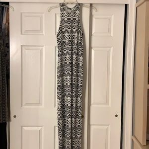 Black and white AEO Maxi dress!